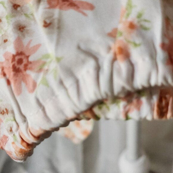 NWT- Floral Blouse - Picture 6 of 8